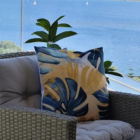 Konstantinos Island View * نِكيانا